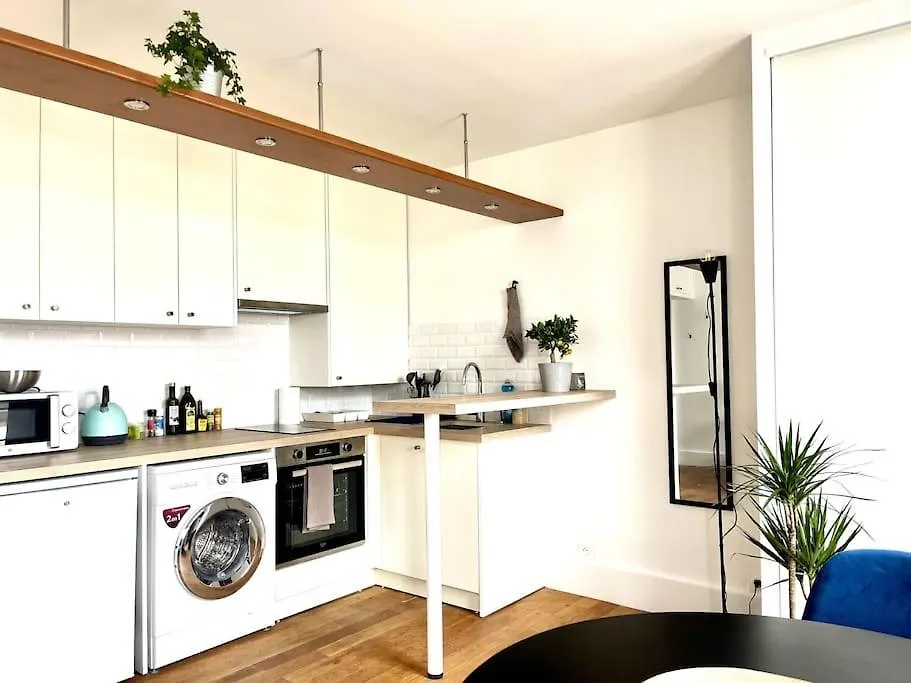 Eiffel Tower - Cosy Studio Paris Apartment